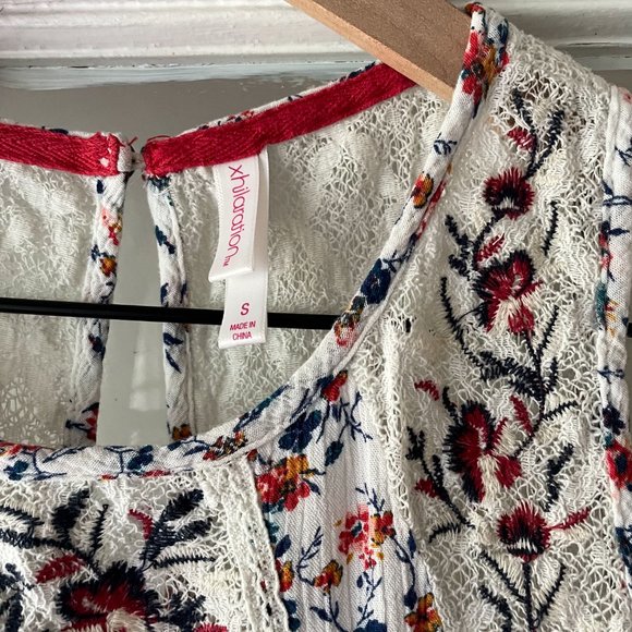 Floral Print Lace Detail Sleeveless Top - Picture 6 of 6